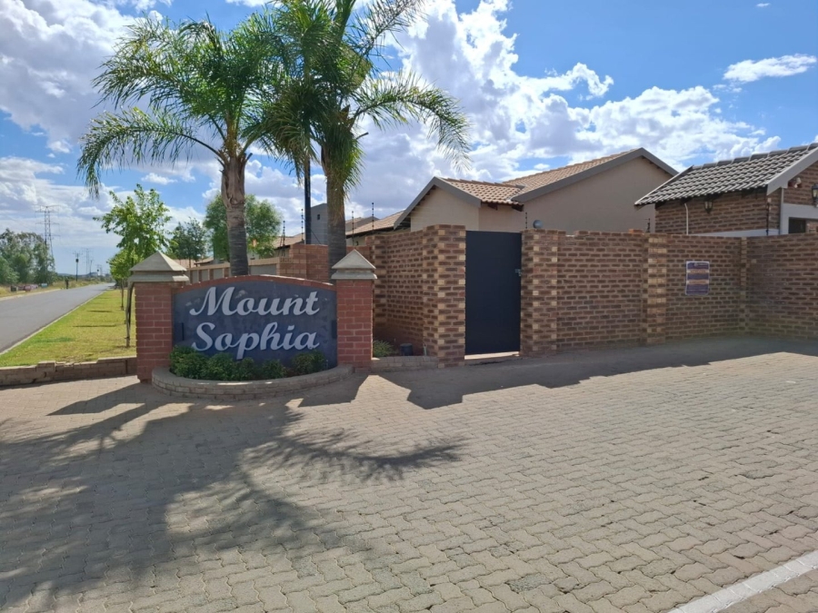 To Let 4 Bedroom Property for Rent in Groenvlei Sh Free State